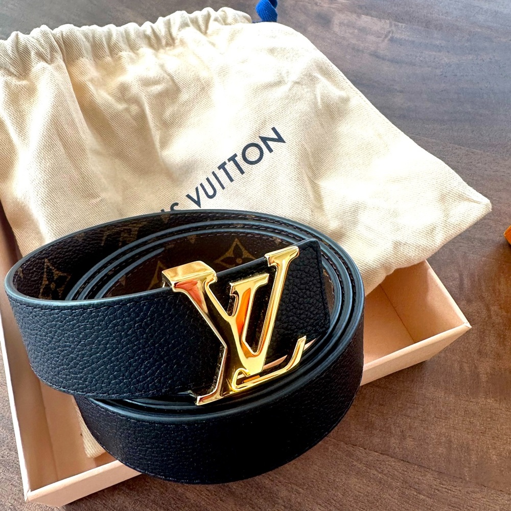 Louis Vuitton reversible women’s belt worn once beautiful condition